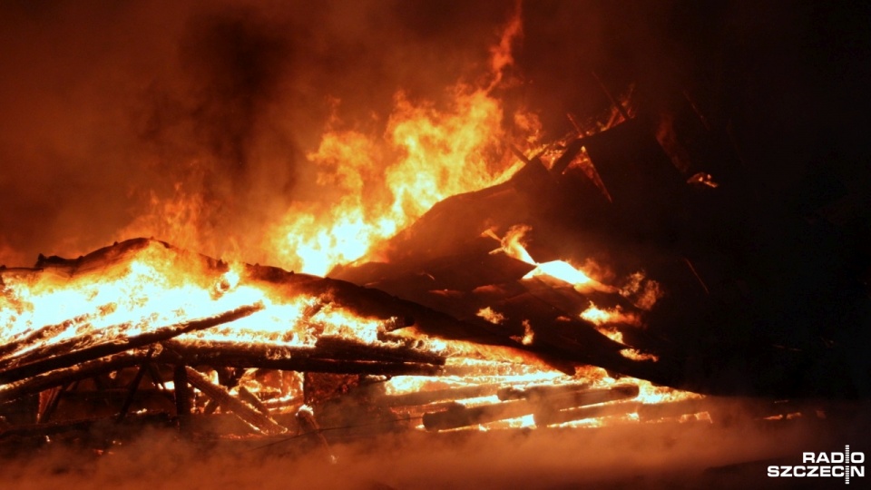 Dziewięć zastępów straży pożarnej gasiło pożar w miejscowości Rokosowo pod Sławoborzem. Fot. Adam Wójcik [Radio Szczecin]
