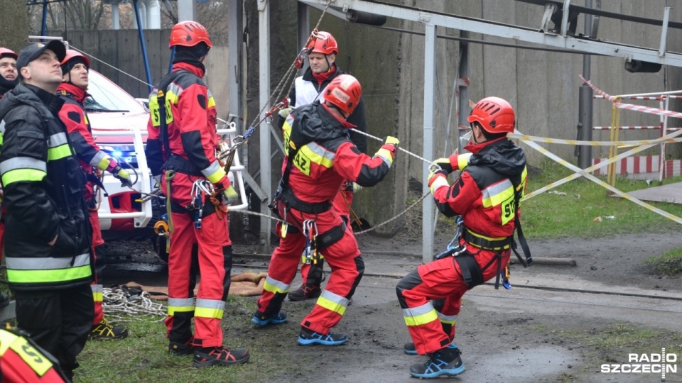 W akcji uczestniczyło blisko 80 strażaków ze wszystkich jednostek zawodowych i ochotniczych w całym powiecie kołobrzeskim. Fot. Przemysław Polanin [Radio Szczecin]