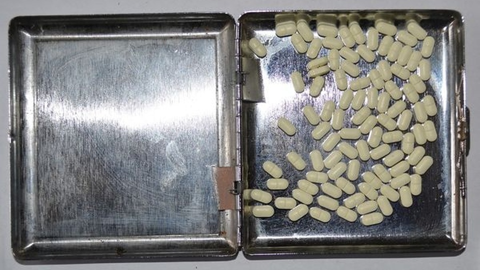 Policjanci znaleźli u 27-latka 201 sztuk tabletek, których skład chemiczny będzie ustalony w toku śledztwa. Fot. KPP Gryfice
