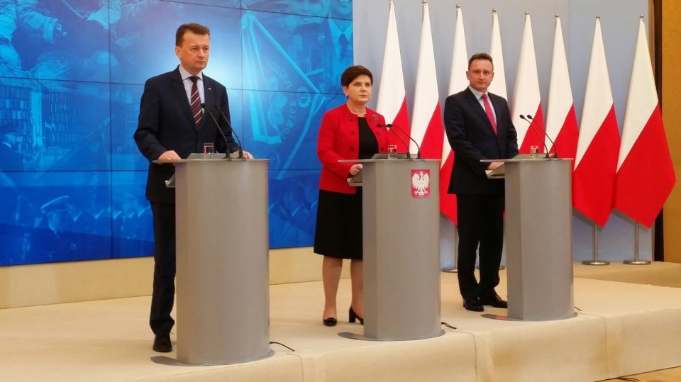Konferencja prasowa premier Beaty Szydło i szefa MSWiA Mariusza Błaszczaka. Źródło fot.: www.twitter.com/premierrp