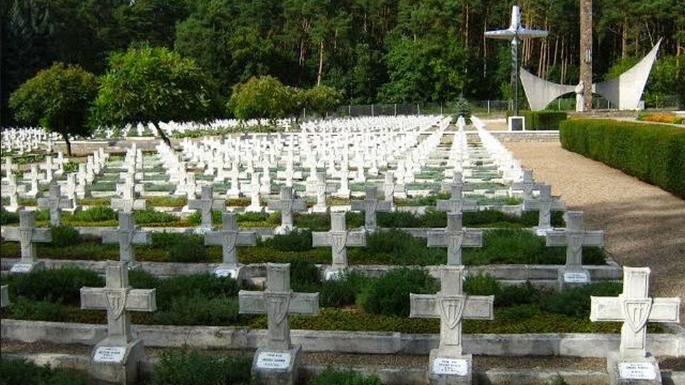 Cmentarz w Starych Łysogórkach. Fot. www.chojna24.pl