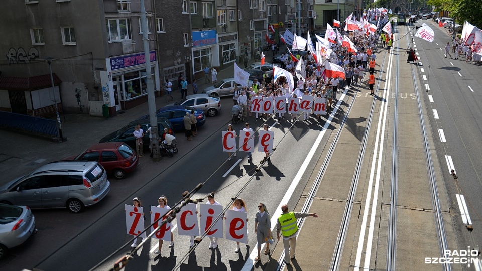 Kilkanaście tysięcy ludzi przeszło w niedzielę ulicami Szczecina w 15. Marszu dla Życia. Fot. Łukasz Szełemej [Radio Szczecin]