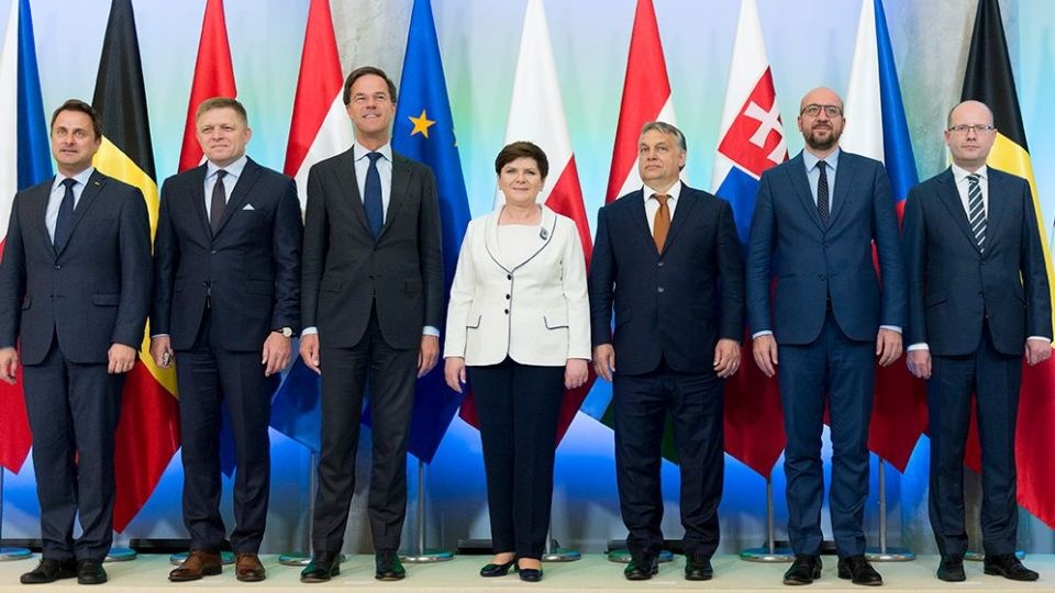 Premierzy Polski, Czech, Słowacji, Węgier, Holandii, Belgii oraz Luksemburga spotkają się w czwartek na rozpoczynającym się tego dnia szczycie Unii Europejskiej w Brukseli. źródło: facebook.com/kancelaria.premiera