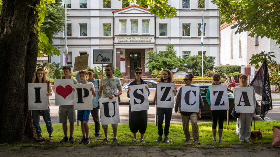 Protest w obronie Puszczy Bukowej i polskich lasów.. Weronika Łyczywek [Radio Szczecin]