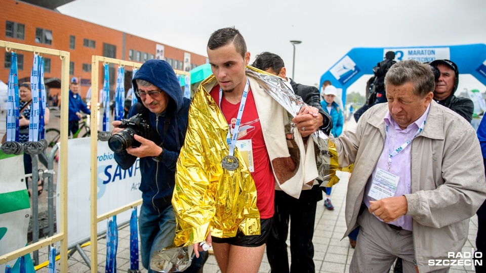 Paweł Kosek na mecie maratonu. Fot. Olaf Nowicki [Radio Szczecin]