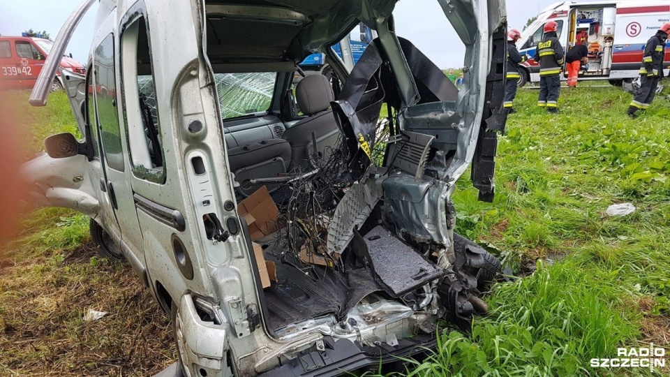 Na krajowej 11 zderzyły się ciężarówka, autobus i samochód osobowy. Fot. Adam Wójcik [Radio Szczecin]