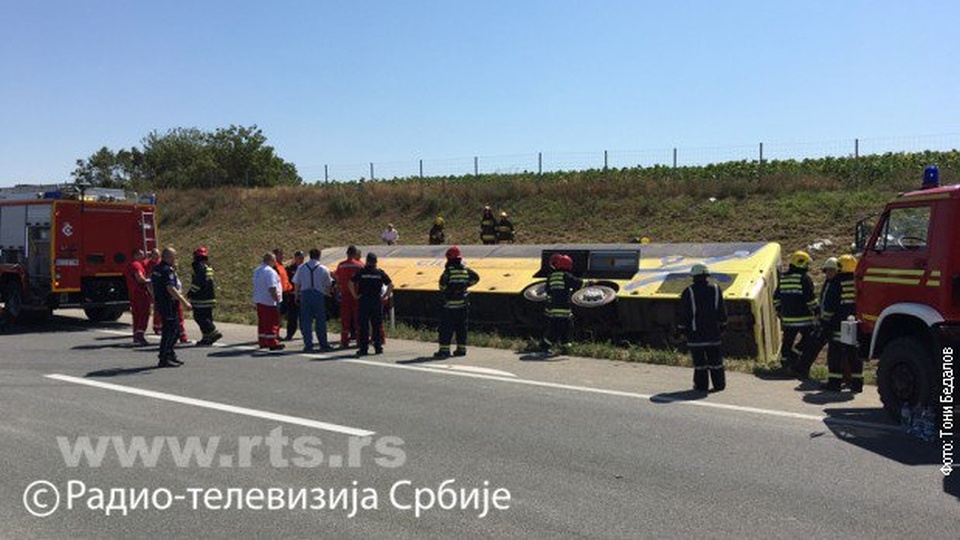 W wypadku polskiego autokaru w Serbii zginęła jedna osoba. Fot. twitter.com/RTS_Vesti