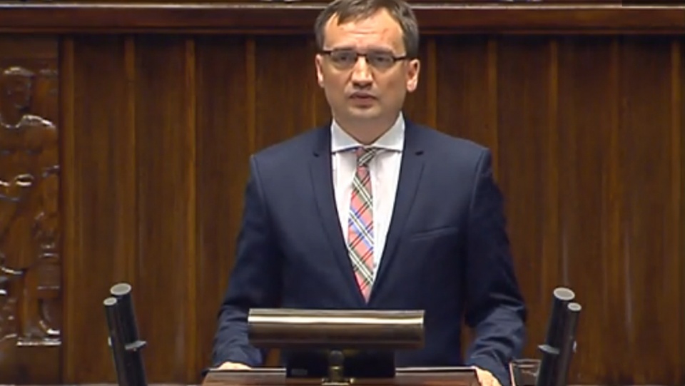 Minister sprawiedliwości Zbigniew Ziobro powiedział, że jest gotowy rozmawiać z opozycją o szczegółowych zapisach i apelował o złożenie poprawek. Fot. www.sejm.gov.pl