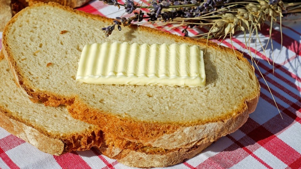 Przeciętny Polak zjada rocznie około czterech kilogramów masła. Fot. pixabay.com / Couleur (CC0 domena publiczna)