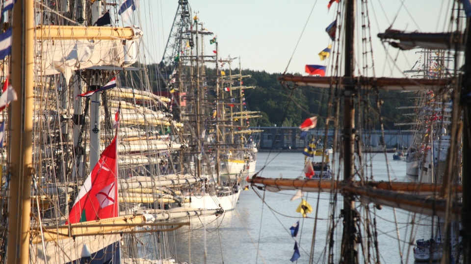 Jachty i żaglowce, które biorą udział w regatach The Tall Ships Races wypłyną w niedzielę z portu w Turku w paradzie jednostek. Fot. Piotr Krężel