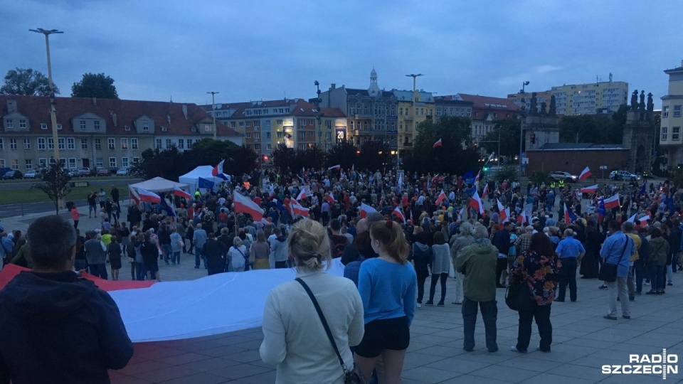 Protest na placu Solidarności. Fot. Kamil Nieradka [Radio Szczecin]