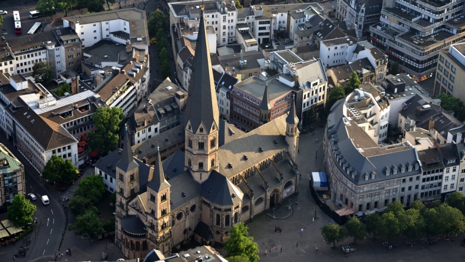 Katedra w Bonn. Źródło fot.: www.de.wikipedia.org/Wolkenkratzer