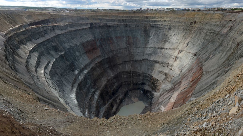 Kopalnia Mir jest najstarszym miejscem wydobycia diamentów w Jakucji. źródło: pl.wikipedia.org/wiki/Kopalnia_w_Mirnym