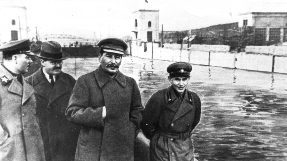 Woroszyłow, Mołotow, Józef Stalin i Jeżow. Fot. www.wikipedia.org (domena publiczna)