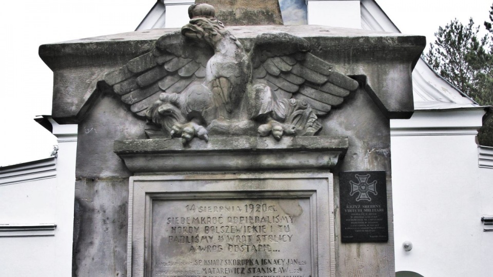 Obelisk na Cmentarzu Poległych w Bitwie Warszawskiej w Ossowie. źródło: https://pl.wikipedia.org/wiki/Wojna_polsko-bolszewicka
