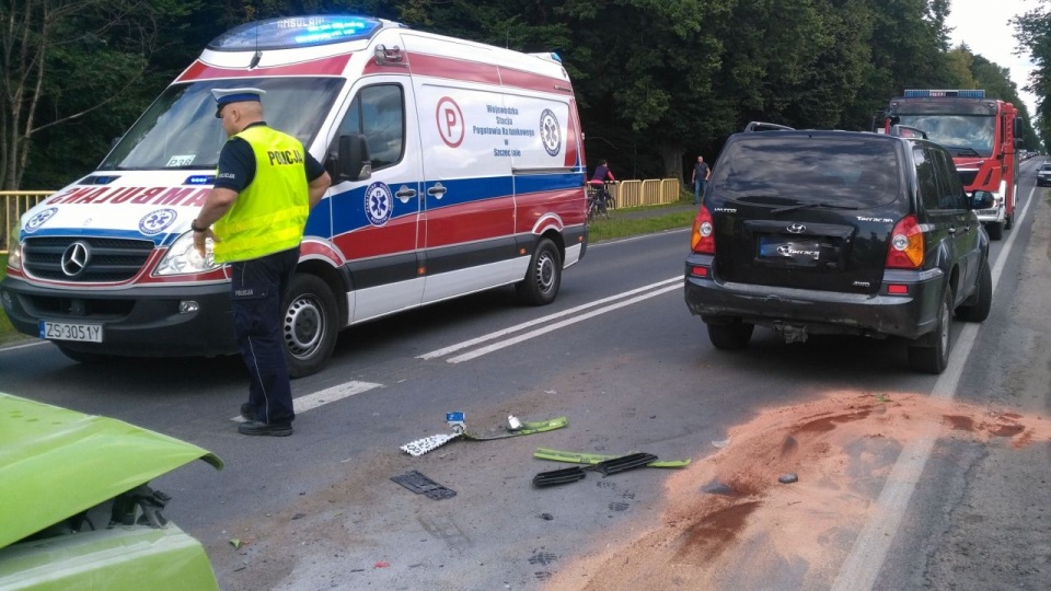 Na drodze krajowej nr 11 w miejscowości Mścice doszło do wypadku drogowego z udziałem dwóch samochodów osobowych. Fot. Adam Wójcik