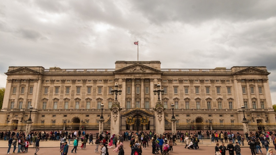 Buckingham Palace w Londynie. Źródło fot.: www.pixabay.com/photo-2254111 (domena publiczna)