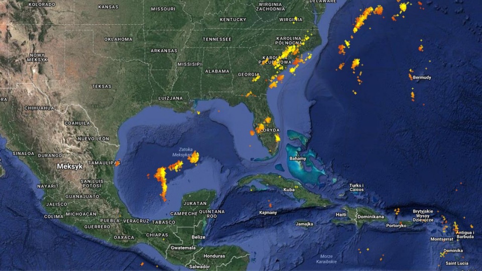 W momencie, gdy żywioł dotarł na wyspę Saint Martin prędkość wiatru sięgała trzystu kilometrów na godzinę. Irma w tej chwili zbliża się do Porto Rico. www.lightningmaps.org/blitzortung/america/