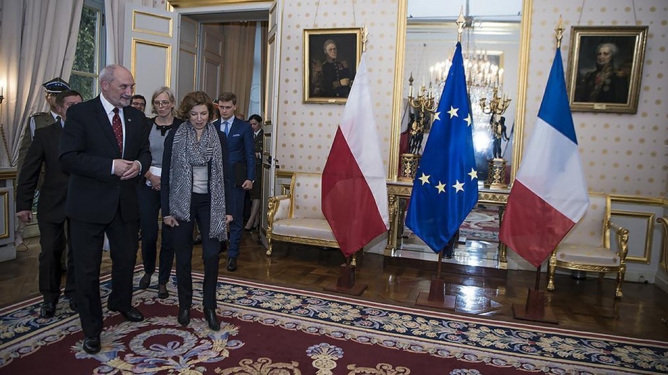 Minister obrony narodowej Antoni Macierewicz z wizytą w Paryżu. Fot. por. Robert Suchy/CO MON, źródło: www.mon.gov.pl