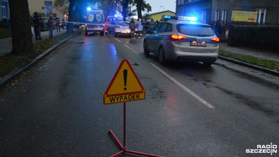 Na miejscu pracuje policja, która wyjaśnia okoliczności wypadku. Fot. Przemysław Polanin [Radio Szczecin]
