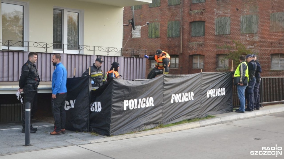 Policja w miejscu wyłowienia ciała kobiety. Fot. Przemysław Polanin [Radio Szczecin]