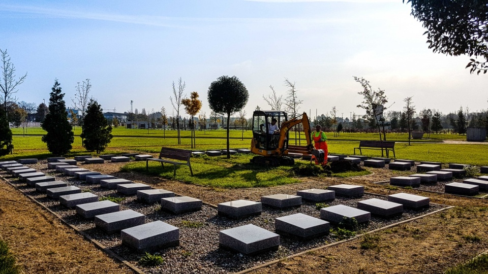 Rozpoczęło się sadzenie roślin na Cmentarzu Zachodnim przy ulicy Bronowickiej w Szczecinie. Fot. Zakład Usług Komunalnych w Szczecinie