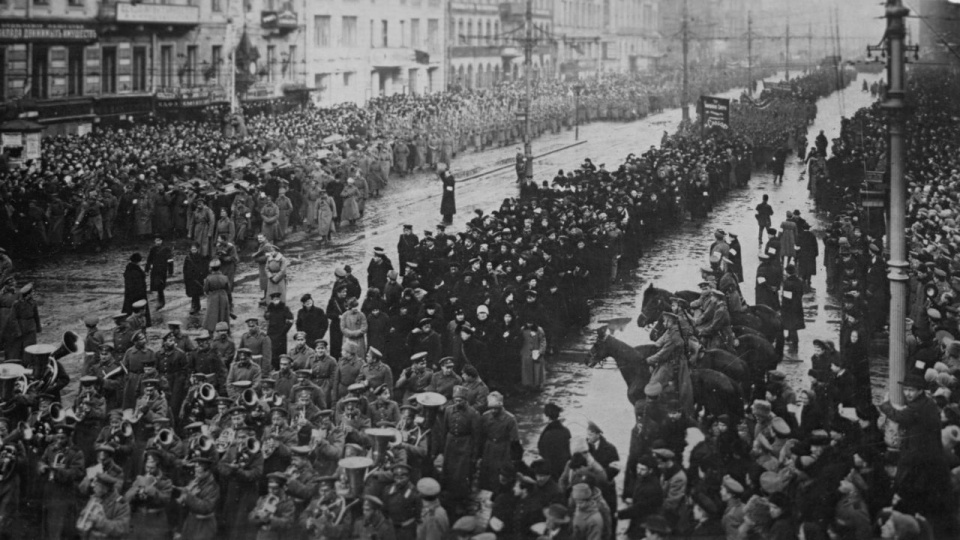 Oficjalny pogrzeb poległych za rewolucję. Fot. www.wikipedia.org (domena publiczna)
