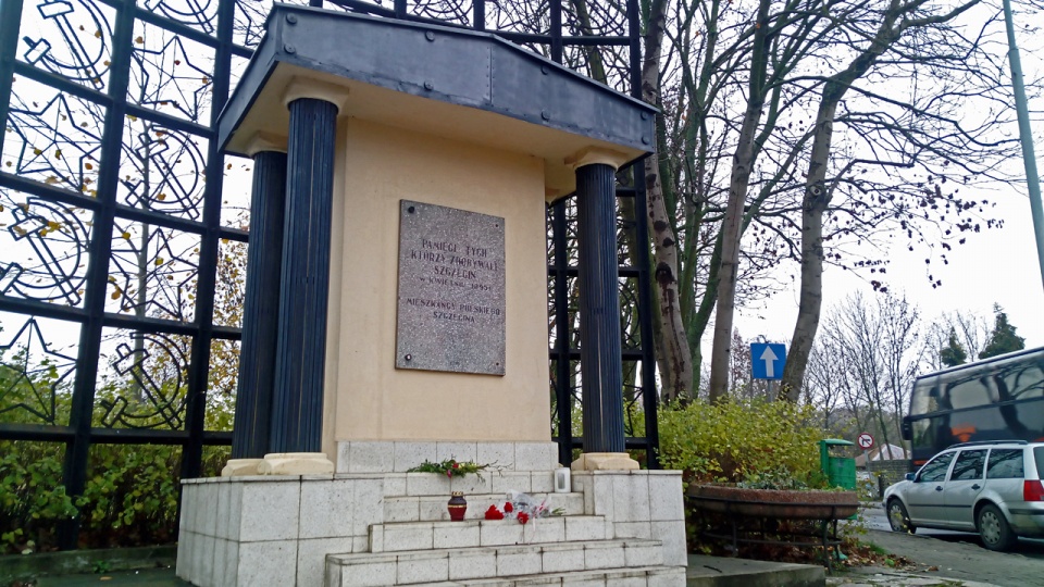 Pomnik "Pamięci tych, którzy zdobywali Szczecin w kwietniu 1945" przy ulicy Nehringa. Fot. Maciej Papke [Radio Szczecin]