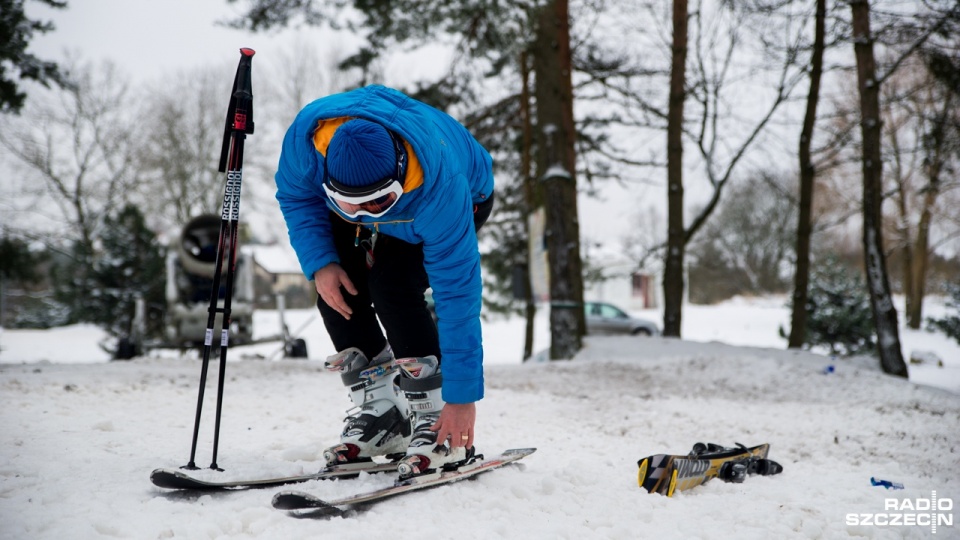 Na nartach albo desce snowboardowej będzie można jeździć w centrum Szczecinka. Fot. Olaf Nowicki [Radio Szczecin/Archiwum]