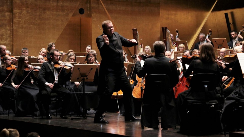 Symfonię e-moll Gustava Mahlera zagrała 100-osobowa Orkiestra Symfoniczna Filharmonii pod dyrekcją Rune Bergmanna. Fot. Maciej Skrzetuski