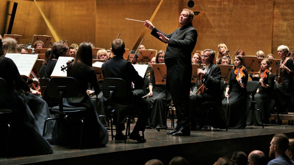 Symfonię e-moll Gustava Mahlera zagrała 100-osobowa Orkiestra Symfoniczna Filharmonii pod dyrekcją Rune Bergmanna. Fot. Maciej Skrzetuski
