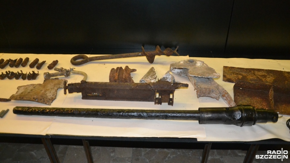 Pozostałości elementów wyposażenia wojskowego w Muzeum Oręża Polskiego. Fot. Przemysław Polanin [Radio Szczecin]