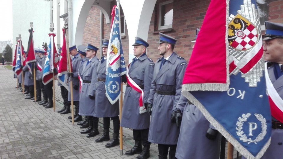 Sztandary jednostek policji garnizonu dolnośląskiego. Fot. Policja Dolnośląska, źródło: www.twitter.com/DPolicja