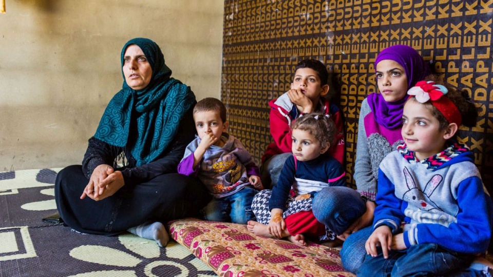 W obozowisku Saadin 2 niedaleko miejscowości Kubajat na północy Libanu mieszka 500 rodzin. To osoby, które uciekły z syryjskich miast i wsi w Hama, Rakka i Deir az-Zor. źródło: http://pcpm.org.pl/