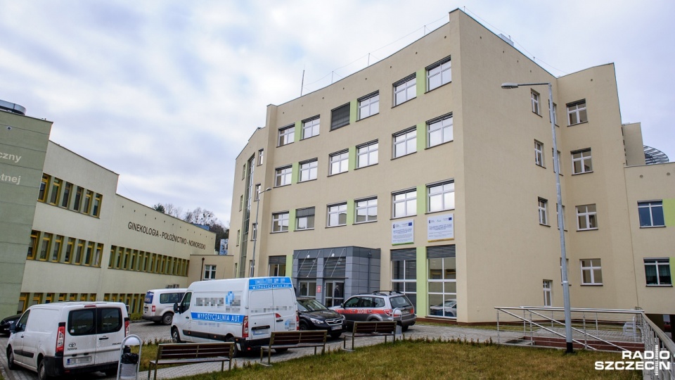 Szpital w szczecińskich Zdrojach ma nowy SOR, ale bez kontraktu. W środę otwarto szpitalny oddział ratunkowy dla dzieci, który mieści się w nowym budynku z lądowiskiem dla śmigłowców na dachu. Fot. Olaf Nowicki [Radio Szczecin]
