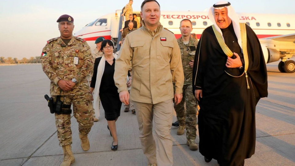 Prezydent przyleciał do Kuwejtu, żeby osobiście przekazać żołnierzom bożonarodzeniowe życzenia. Podziękował za służbę pełnioną z dala od kraju. źródło: KPRP, fot. Jakub Szymczuk