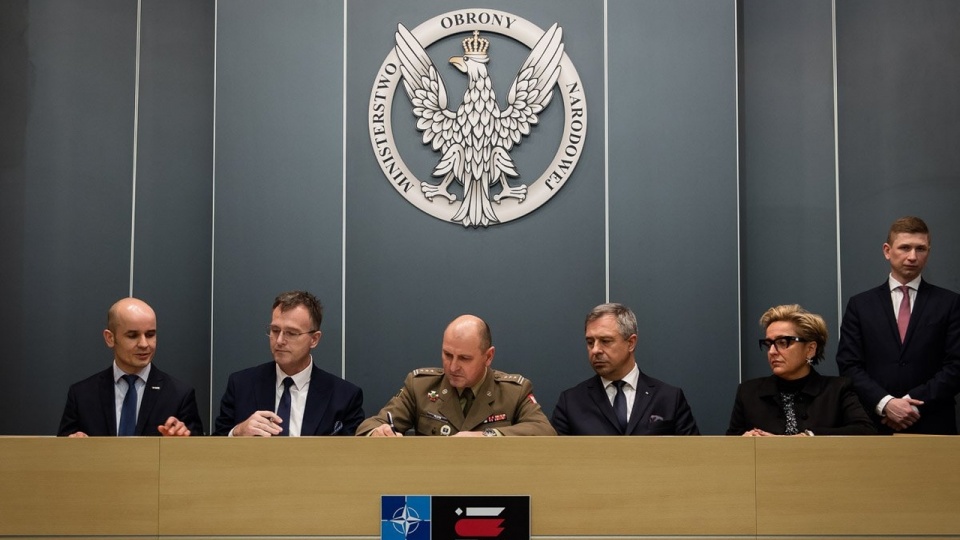 Ministerstwo Obrony Narodowej podpisało w środę umowy na budowę dwóch niszczycieli min i jednego okrętu ratowniczego. Źródło fot.: www.twitter.com/mon_gov_pl