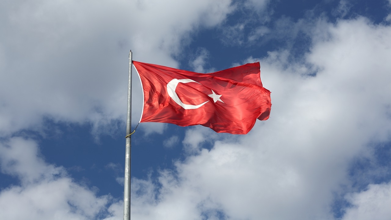 Prezydent Turcji obiecuje odbudowę domów