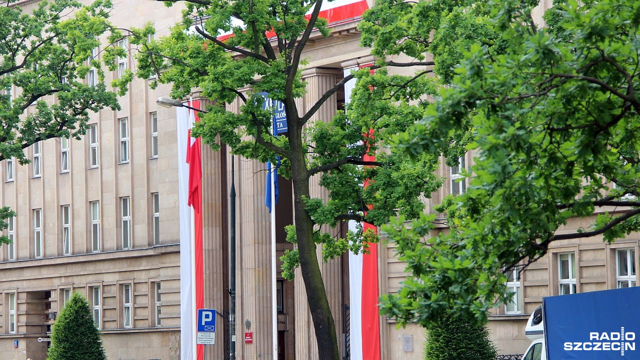 Czerwona kartka dla minister Zalewskiej. Protest przed MEN