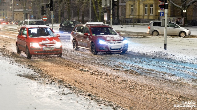 Pierwszy w tym roku śnieg spadł w Szczecinie. Fot. Łukasz Szełemej [Radio Szczecin] Zima w natarciu. W Szczecinie sypnęło śniegiem [WIDEO, ZDJĘCIA]