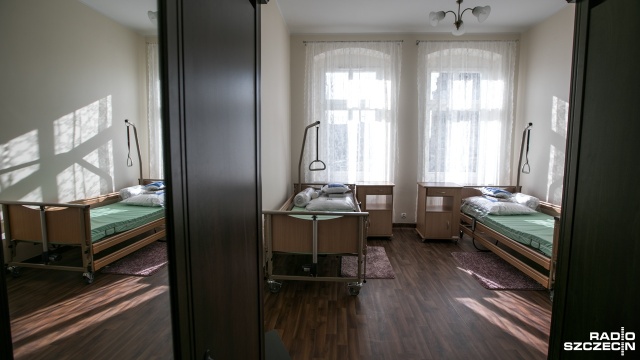 Mieszkanie chronione dla 14 osób powstało w centrum Szczecina. Mieści się na pierwszym piętrze kamienicy przy al. Piastów. Fot.Weronika Łyczywek [Radio Szczecin] Specjalnie wyposażone mieszkanie dla seniorów w Szczecinie [ZDJĘCIA]