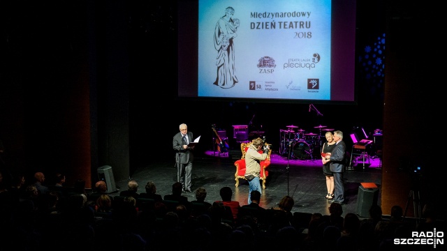 Międzynarodowy Dzień Teatru obchodzono w Szczecinie. Fot. Olaf Nowicki [Radio Szczecin] Dzień teatru w Szczecinie. Świętowali aktorzy, śpiewacy i tancerze [ZDJĘCIA]