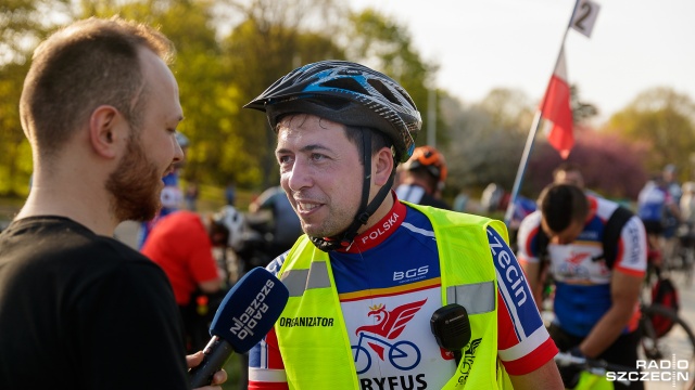 Wśród nich byli cykliści m.in. ze Śląska, Poznania, Warszawy i Krakowa. W komplecie zakończyli w niedzielę rajd w Szczecinie na Jasnych Błoniach. Fot. Robert Stachnik [Radio Szczecin] Rajd wokół Zalewu. Niesamowita trasa i przepiękne rozlewiska [ZDJĘCIA]