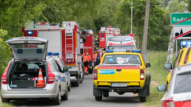 Fot. Robert Stachnik [Radio Szczecin] Ciężarówka uderzyła w pociąg. Jedna osoba nie żyje, wiele rannych [WIDEO, ZDJĘCIA]