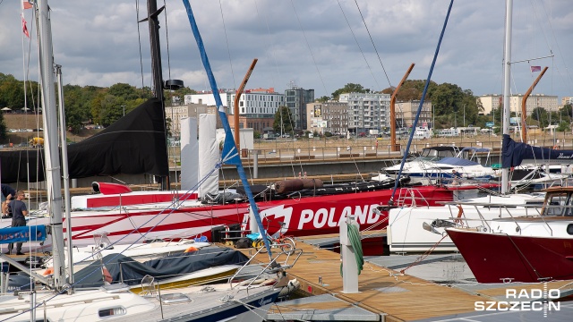 Jacht "I love Poland". Fot. Robert Stachnik [Radio Szczecin] Jacht "I Love Poland" zmienił barwy i wypłynął ze Szczecina [WIDEO, ZDJĘCIA]