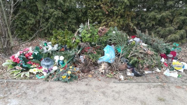 Mieszkańcy alarmują: Na cmentarzu zalegają sterty śmieci [ZDJĘCIA]