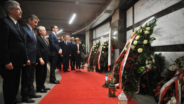 Pamięci ofiar katastrofy smoleńskiej. Uroczystości w Warszawie [WIDEO]