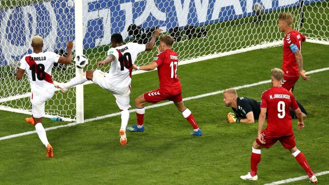 Piłka nożna - MŚ - Dania pokonała Peru