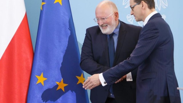 Premier Morawiecki po rozmowie z wiceszefem Komisji Europejskiej [WIDEO]