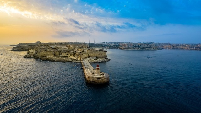 Malta przyjmie statek z uchodźcami